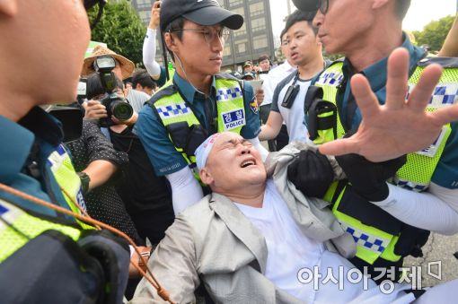 [포토]끌려나가는 외침 