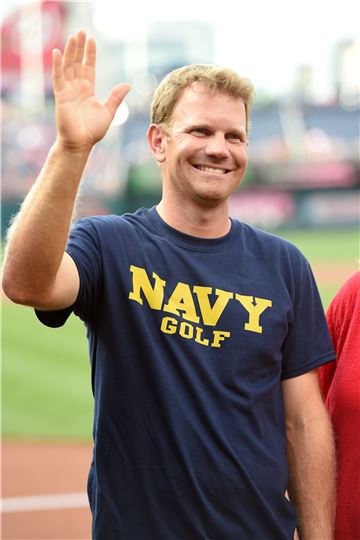 '퀴큰론스 챔프' 빌리 헐리 3세는 해군 장교 출신이다. 지난 6일 메이저리그 워싱턴과 밀워키전에서도 '네이비 골프(해군골프)'가 적힌 티셔츠를 입고 등장했다.