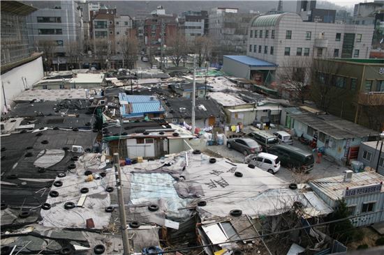 강남구, 구룡·재건·달터·수정마을 등 정비 취약계층 정착 도와 