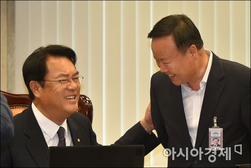 [포토]이야기하는 정진석·김재원