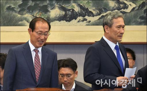 [포토]이원종·김관진, 국회 운영위 출석