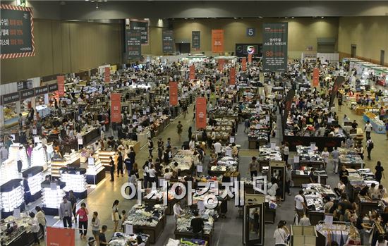 [포토]현대백화점, 17일까지 '더 블랙위크' 개최