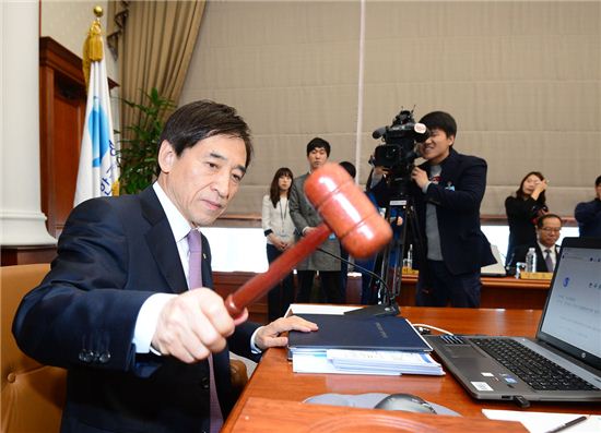 한국은행, 기준금리 1.25% 동결…“금리인하 효과 우선 지켜보자”