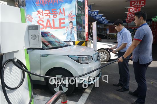 제주 하이마트에서 전기차 충전 된다