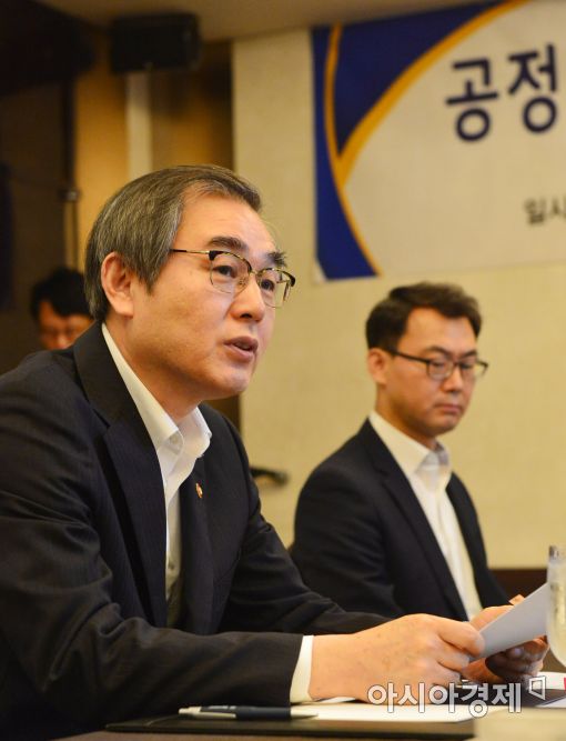 [포토]인사말하는 정재찬 위원장