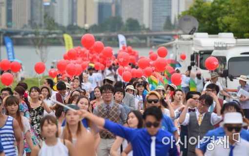 [포토]'2016 한강몽땅 여름축제 거리행진'