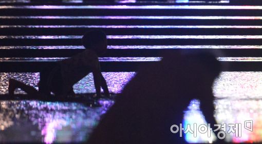 [포토]밤을 잊은 아이