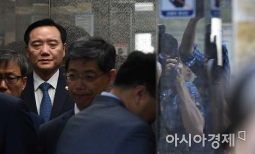 [포토]눈 감은 김현웅 법무부 장관 