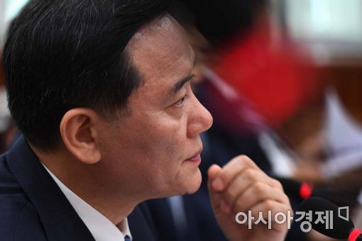 김현웅 법무 "입법·사법·행정 속하지 않는 공수처, 위헌 소지"