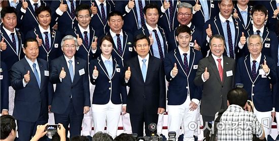 [포토]리우올림픽 선수단 결단식 참석한 황교안 총리