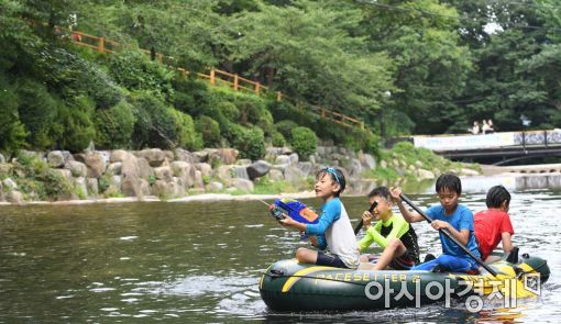 [포토]폭염 피해 계곡물놀이 