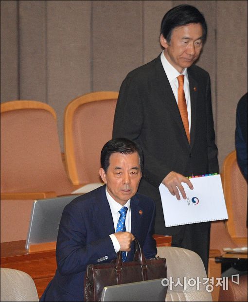 [포토]국회 출석하는 한민구·윤병세