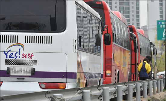 면세점·호텔에 중·대형 승합차 주차장 의무화…불법 주차 막는다