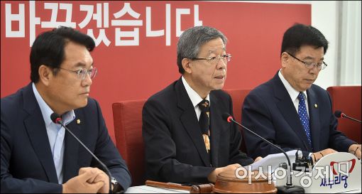 [포토]발언하는 김희옥 비대위원장