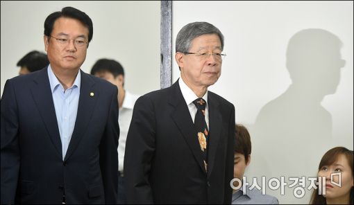 [포토]비대위 참석하는 김희옥·정진석