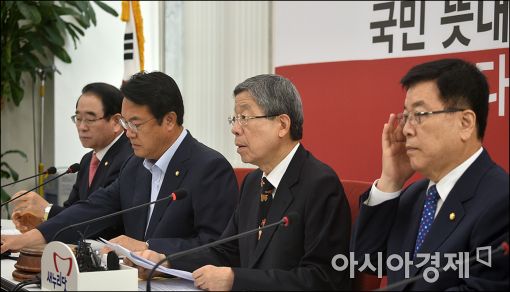 與, 전대 선거인단 34만여명 확정…후보 등록신청 접수