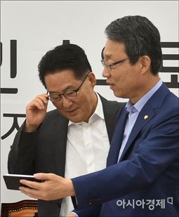 박지원, 檢에 "'禹 친분' 홍만표 변호인 진술도 수사해야"