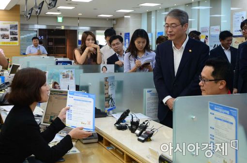 [포토]임종룡 금융위원장, 사잇돌대출 현장 점검 
