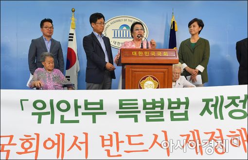 위안부 피해 할머니들 “박 대통령 무슨 자격으로 합의? 아베 사과해라"