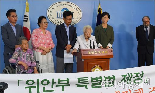 [포토]위안부 특별법 촉구 기자회견 