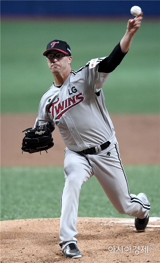 [포토]허프, 'KBO 리그 첫 선발 등판'