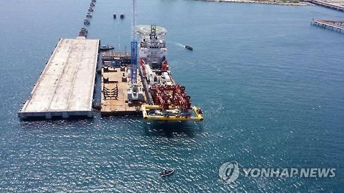 이탈리아 난민선 인양 / 사진 EPA=연합뉴스