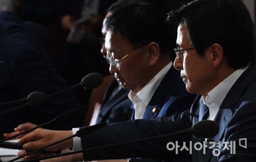 [포토]국무회의, 11조 규모의 추경 편성안 의결 