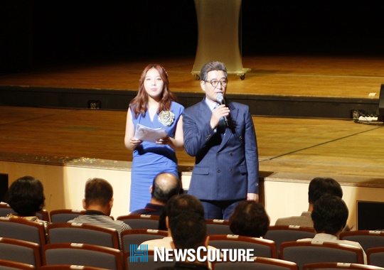 ▲ ‘2016 K-컬쳐 대한민국 청소년공연예술페스티벌’개막식에서 이동신 조직위원장이 축사를 하고 있다.(뉴스컬처) ©유지혜 기자