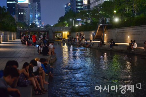 [포토]밤을 잊은 시민들