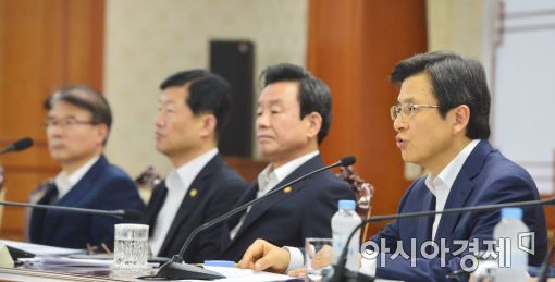 [포토]안전관계장관회의 참석한 황교안 총리