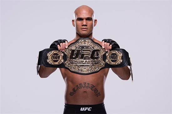 [UFC] ‘타격장인’ 라울러,  웰터급 3차 방어전