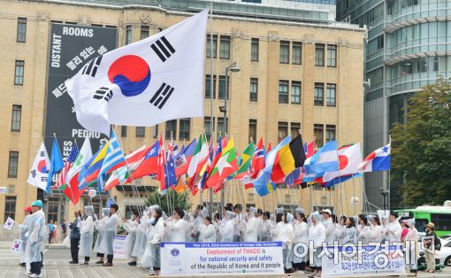 [포토]도심 속 펄럭이는 67개국 국기