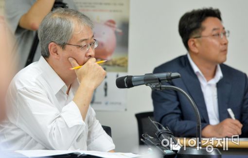 [포토]임종룡 위원장의 깊은 관심