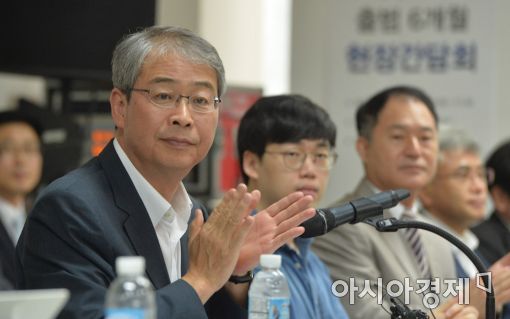 [포토]박수치는 임종룡 금융위원장