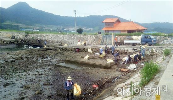 장흥군 대덕·회진 어촌계장 해양 쓰레기 정화 실시