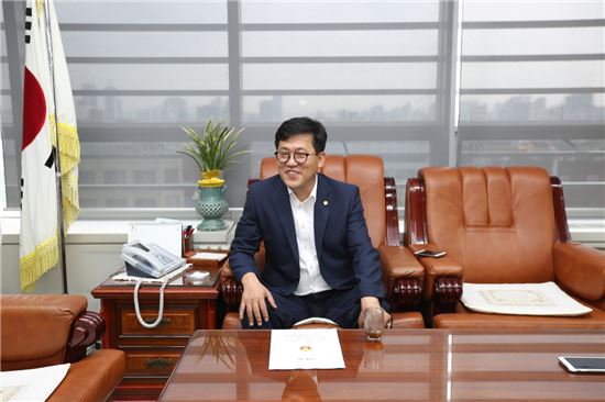 김창현 광진구의회의장 “정책 생산하는 일하는 의회 만들 것” 