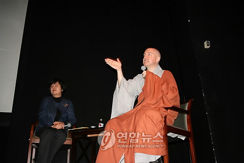 하버드 출신 외국인 스님 현각 "돈만 밝히는 한국 불교와 연 끊겠다"