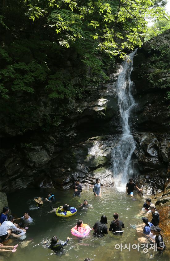 [포토]시원한 백룡폭포로 오세요~