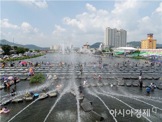 [포토]찜통더위 식혀주는  시원한 분수