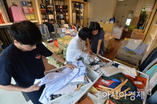 [포토]폐업 정리하는 개성공단상회 본점