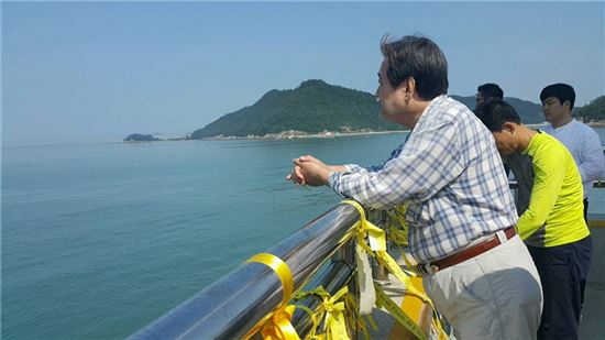 김무성 전 새누리당 대표가 전국 민생투어를 시작하고 첫 목적지로 진도 팽목항을 찾았다. 사진=김무성 페이스북
