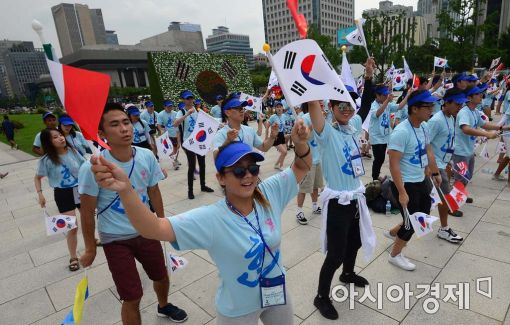 [포토]재외동포 청소년들의 '아리랑 퍼포먼스' 