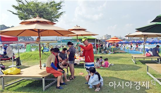 장흥 물축제, "관광객 편의시설 돋보여"