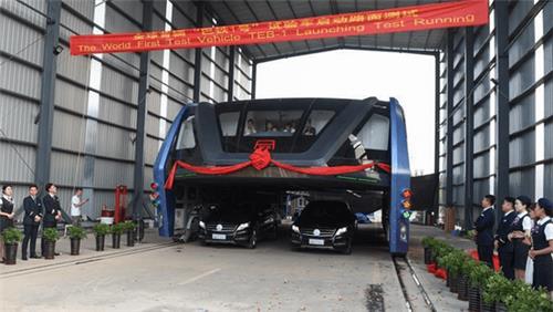 중국 '공중버스' 시범운행 시작 "교통체증 없이 도시를 달린다"