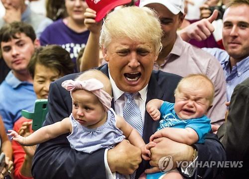 美 대선후보 트럼프, 연설 중 아기 계속 울자 "데리고 나가 달라" 막말