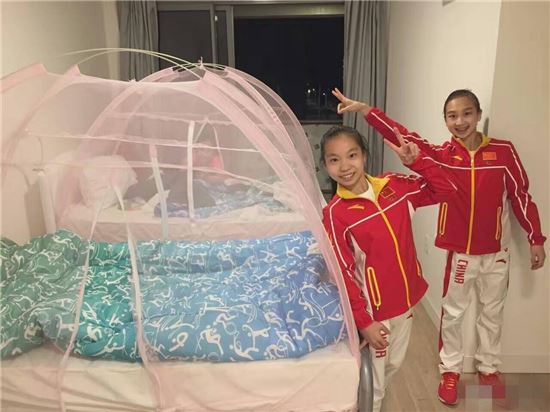 중국 여자 체조대표팀이 지카 예방을 위해 마련한 모기장텐트