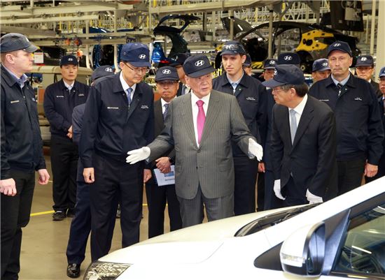 'MK의 현장경영', 26시간·2만km 날아다녔다