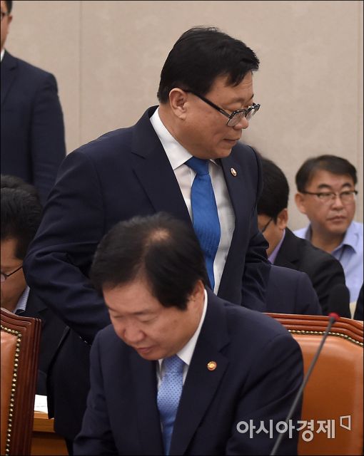 [포토]이동필·김영석 장관, 국회 농림위 출석