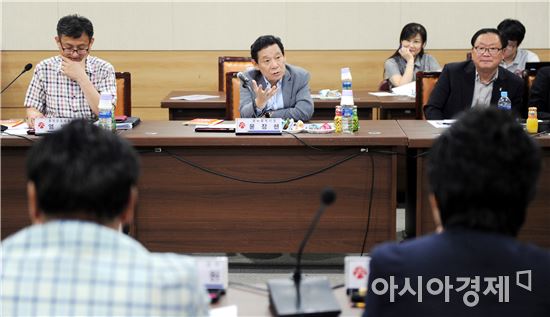 [포토]윤장현 광주시장,광주문화관광홈페이지 개편 중간보고회 주재