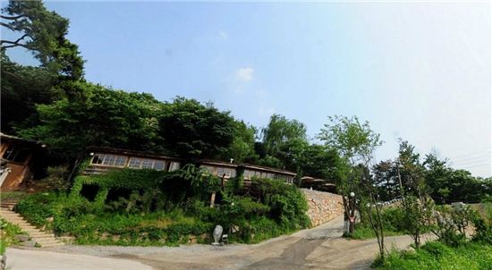 40년만에 강제 폐쇄된 북한강변 카페 ‘봉주르’…무단 점유에 오·폐수 방출까지